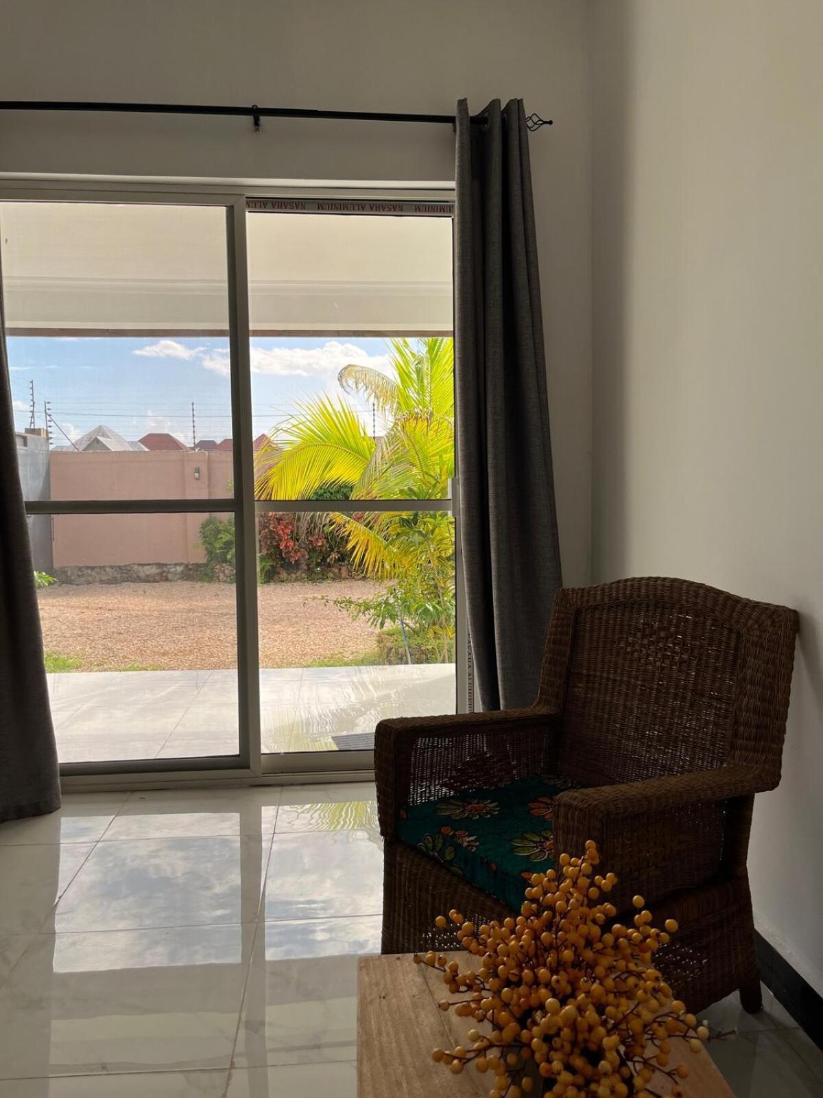 Spacious In Apartment Paje