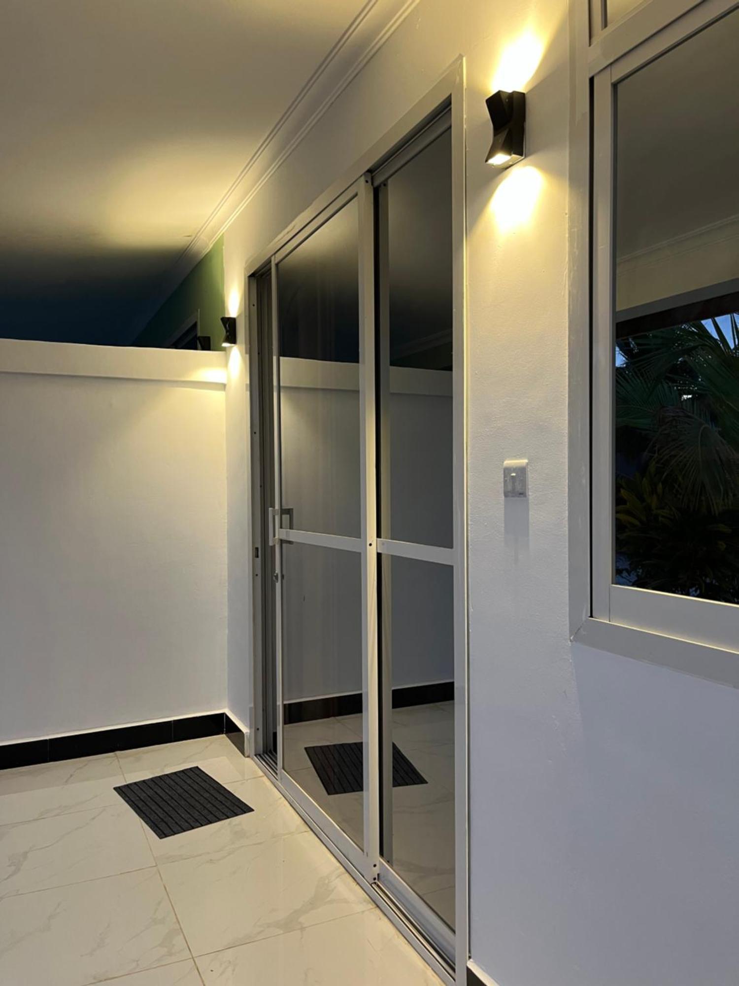 Spacious In Apartment *